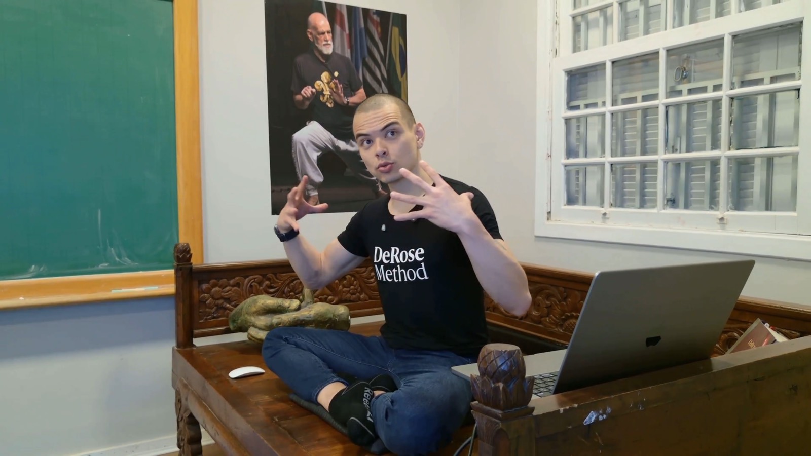 Thiago Teramae trabalhando